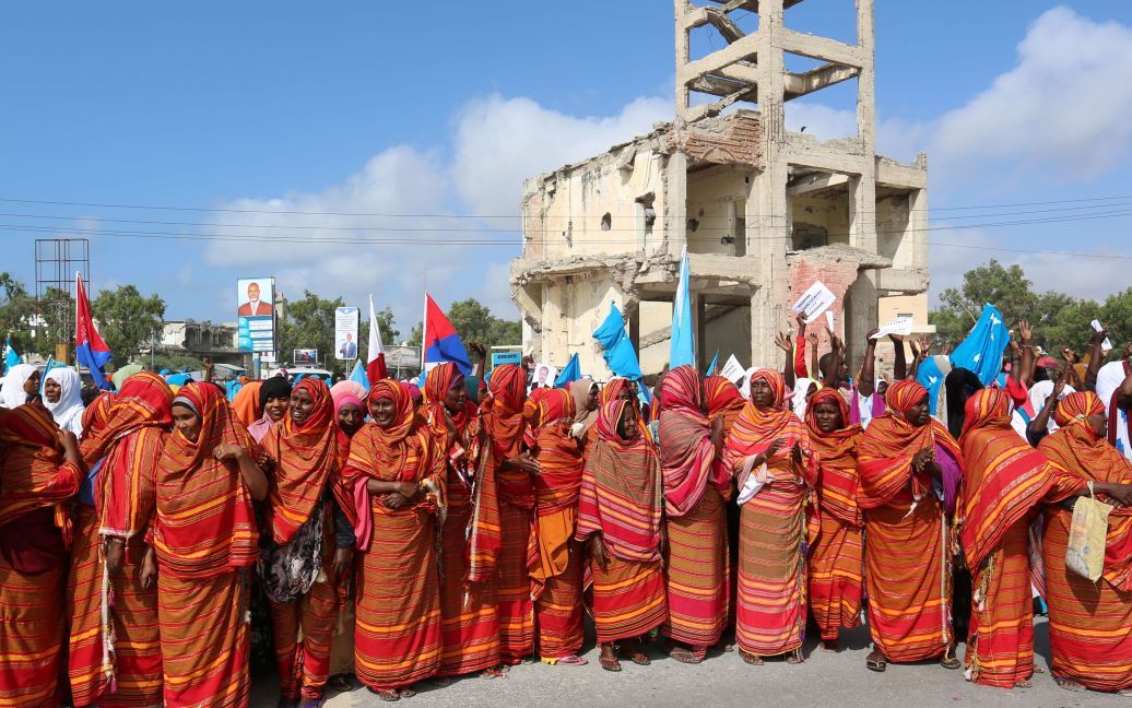 Сомалійські жінки під час акції протесту проти морської прикордонної суперечки з Кенією про права на розвідку і збір доходів від нафтових родовищ в Могадішо, Сомалі. / © Reuters