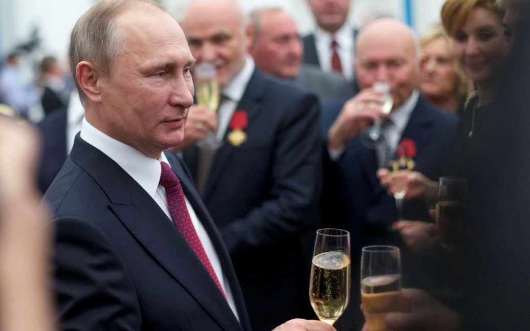 Путин на награждении в Кремле / © Reuters