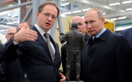 Путин подразнил рабочего концерна "Калашников": "Че ты такой серьезный?"