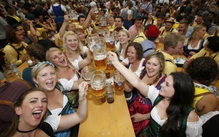 Мільйони літрів пива та столітні традиції: що потрібно знати про популярний Октоберфест. Інфографіка