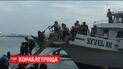 У побережья филиппинской столицы во время шторма перевернулся и затонул паром с пассажирами