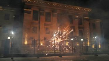 Напад на російське посольство у Києві_1 / © Reuters