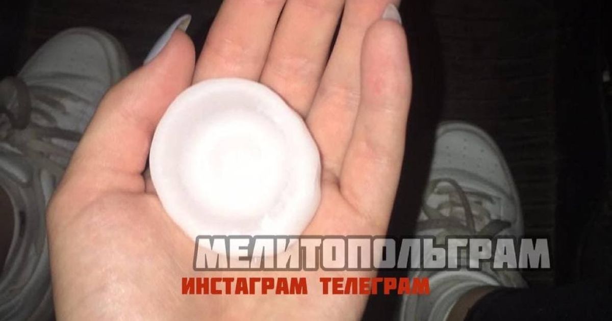 Напоминал пельмени: под Запорожьем выпал град размером с гривневую монету