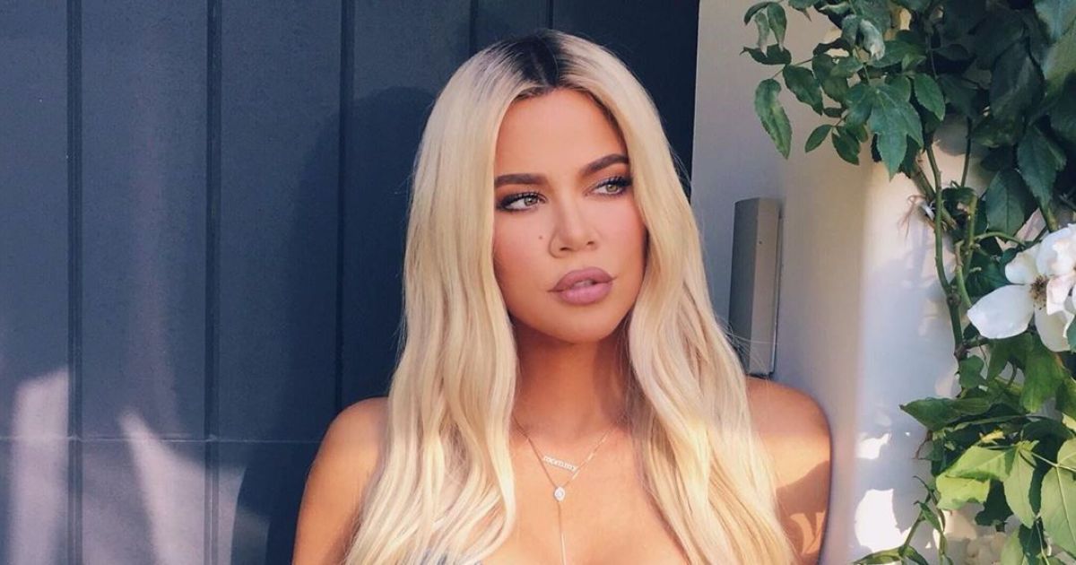 Хлое Кардашян без фотошопа показала немалые бедра в купальнике