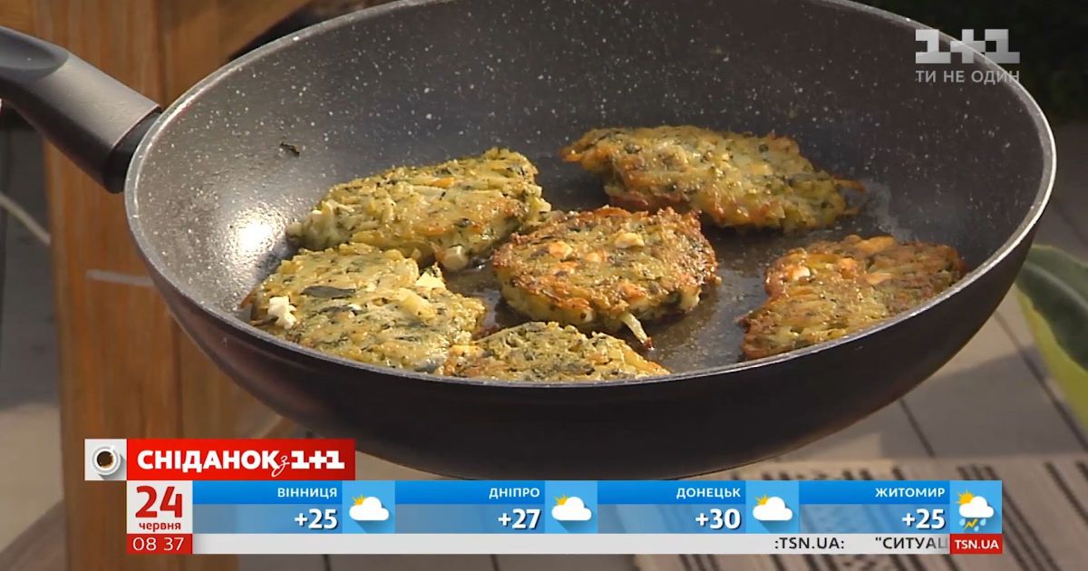 Готовим нежные драники из молодого картофеля, нута и сыра фета