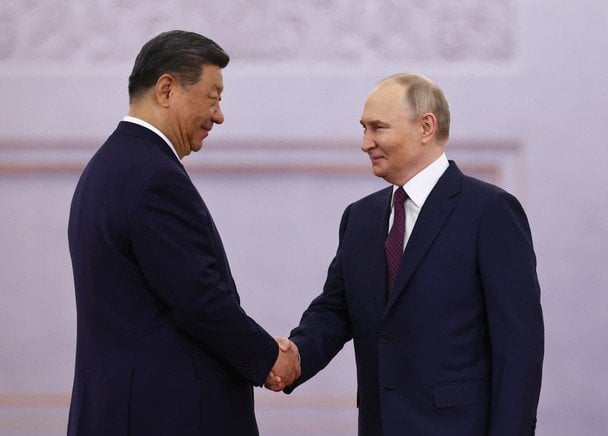 Сі Цзіньпін і Володимир Путін під час зустрічі у Москві 8 травня / © Associated Press
