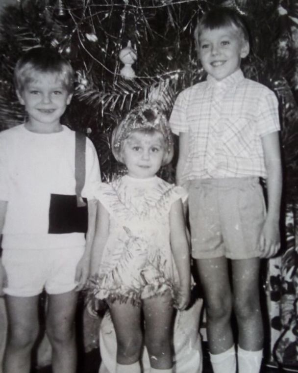 Alyosha с братьями / © instagram.com/alyoshasinger