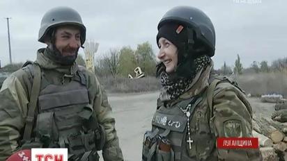 З коханими рай і в бліндажі: все більше українців воює під наглядом дружин