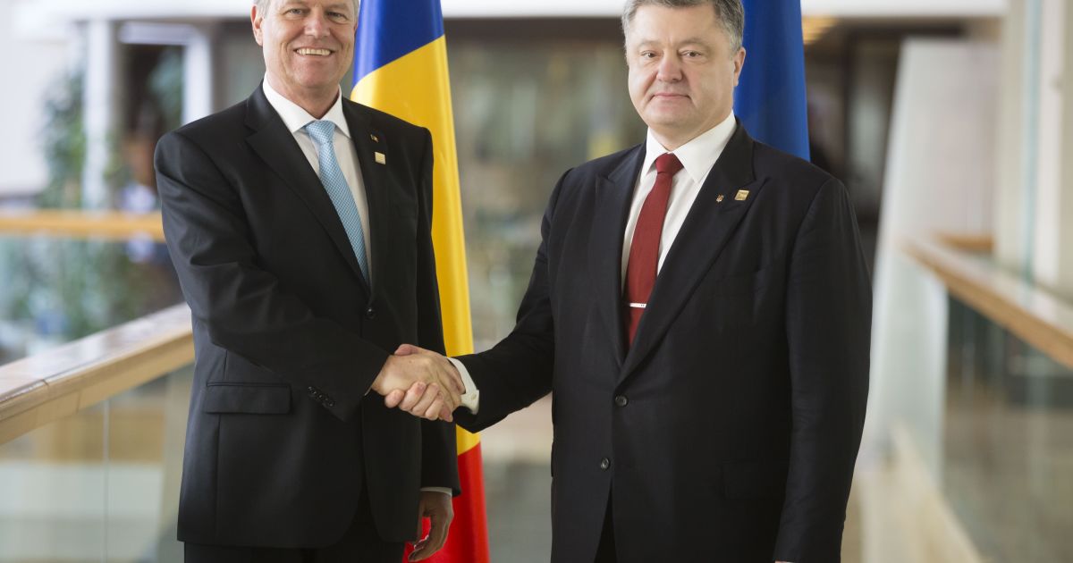 Порошенко обговорив із президентом Румунії розширення можливостей для транспортування газу