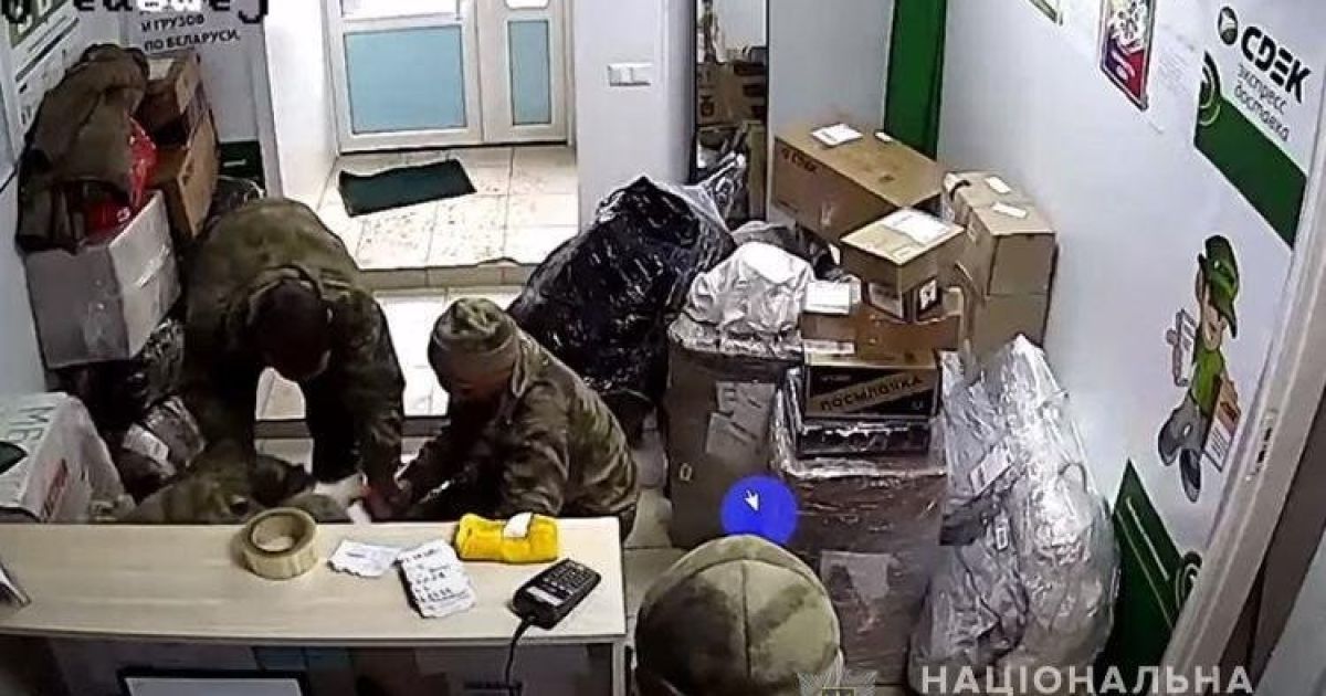 Выносили нижнее белье и бытовую технику: в Киевской области сообщили о подозрении еще восьми оккупантам-мародерам