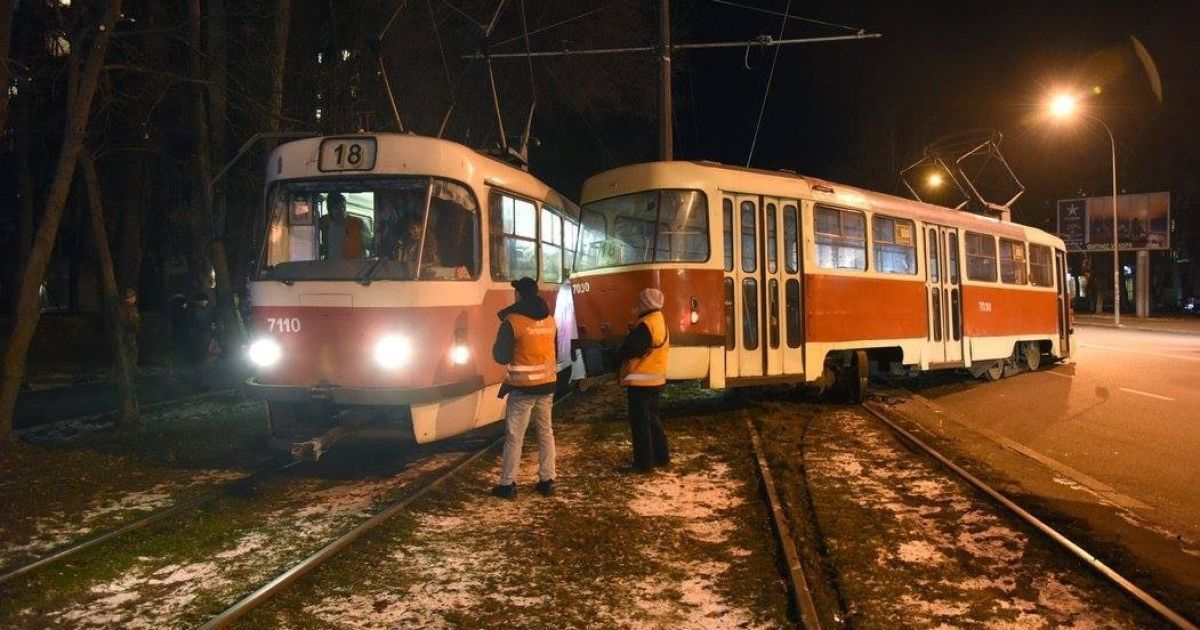 В Одесі трамвай зійшов з рейок і врізався в легковик _7 / © Facebook/Alexandr Sinelnikov