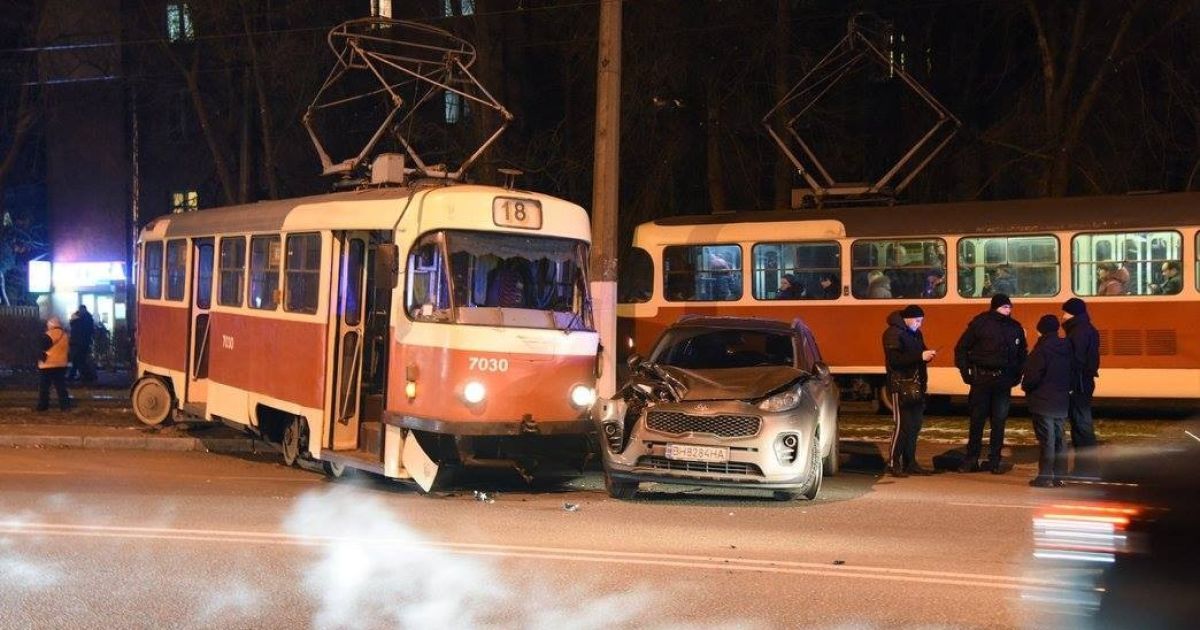 В Одесі трамвай зійшов з рейок і врізався в легковик _8 / © Facebook/Alexandr Sinelnikov