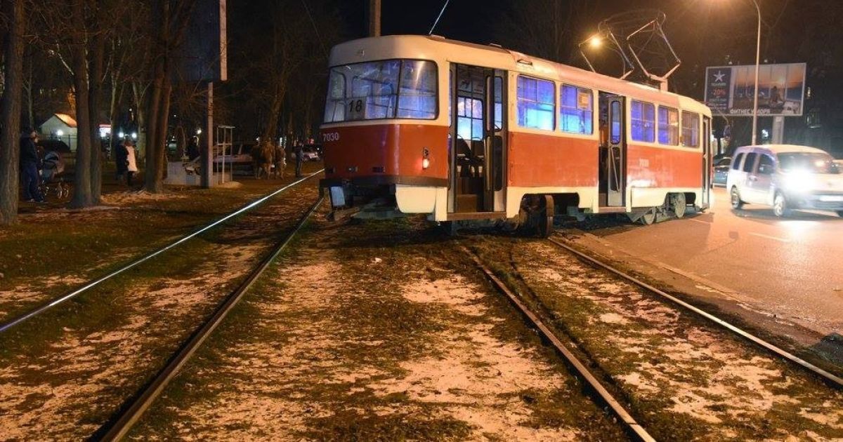 В Одесі трамвай зійшов з рейок і врізався в легковик _5 / © Facebook/Alexandr Sinelnikov