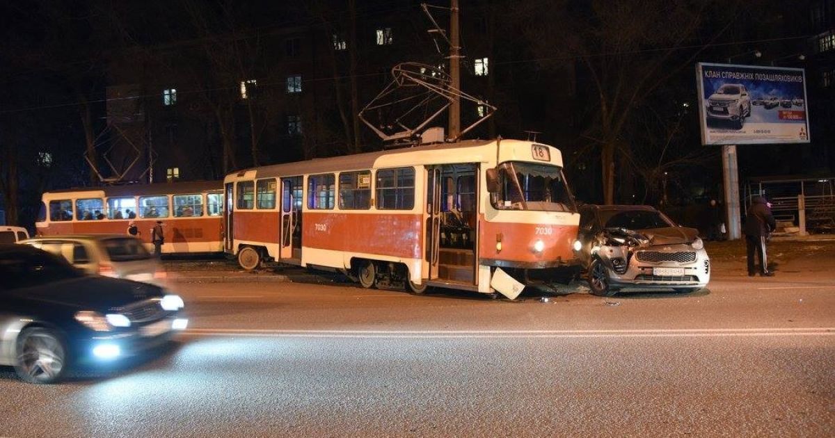 В Одесі трамвай зійшов з рейок і врізався в легковик _6 / © Facebook/Alexandr Sinelnikov