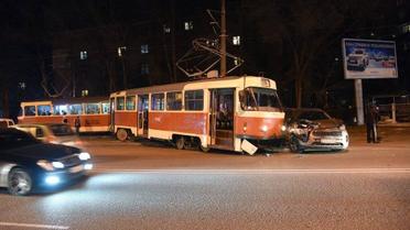 В Одесі трамвай зійшов з рейок і врізався в легковик _6 / © Facebook/Alexandr Sinelnikov
