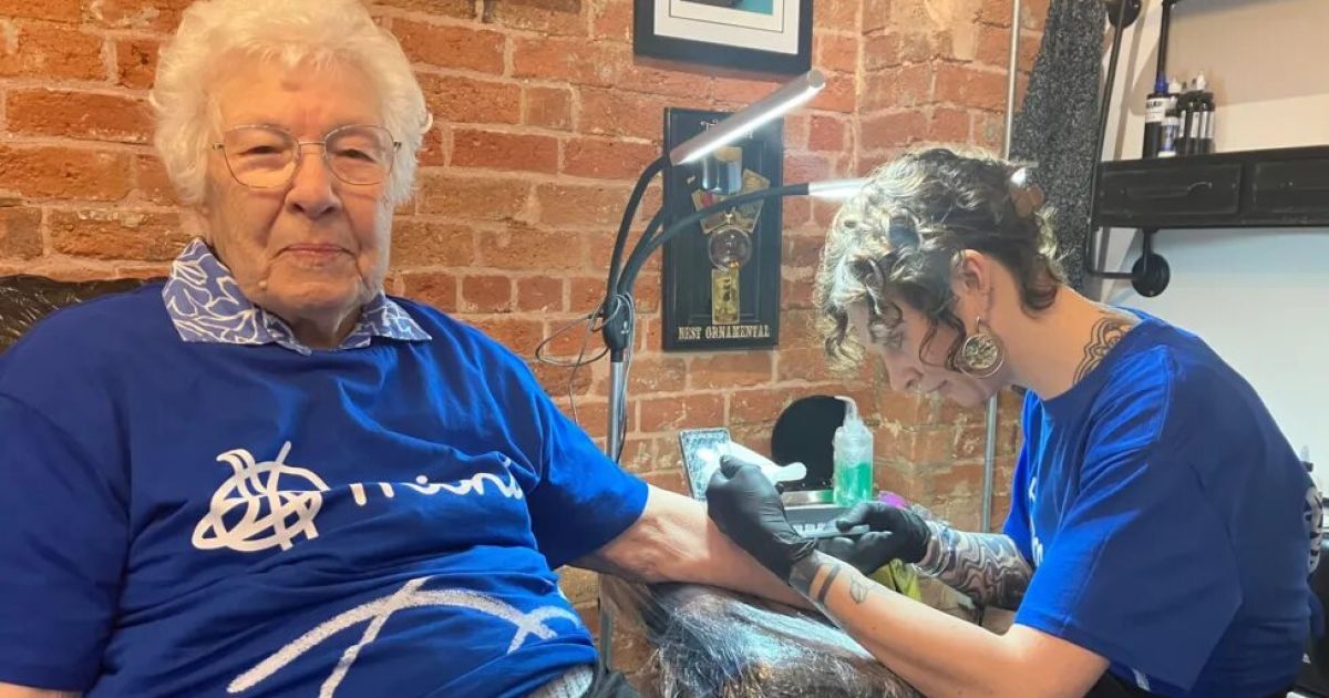 98-летняя бабушка сделала свою первую тату