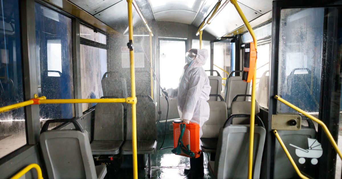 В Киеве продолжается усиленная дезинфекция транспорта: фото