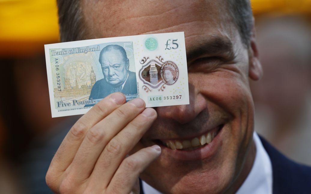 Банк Англии представил пластиковую банкноту / © Reuters
