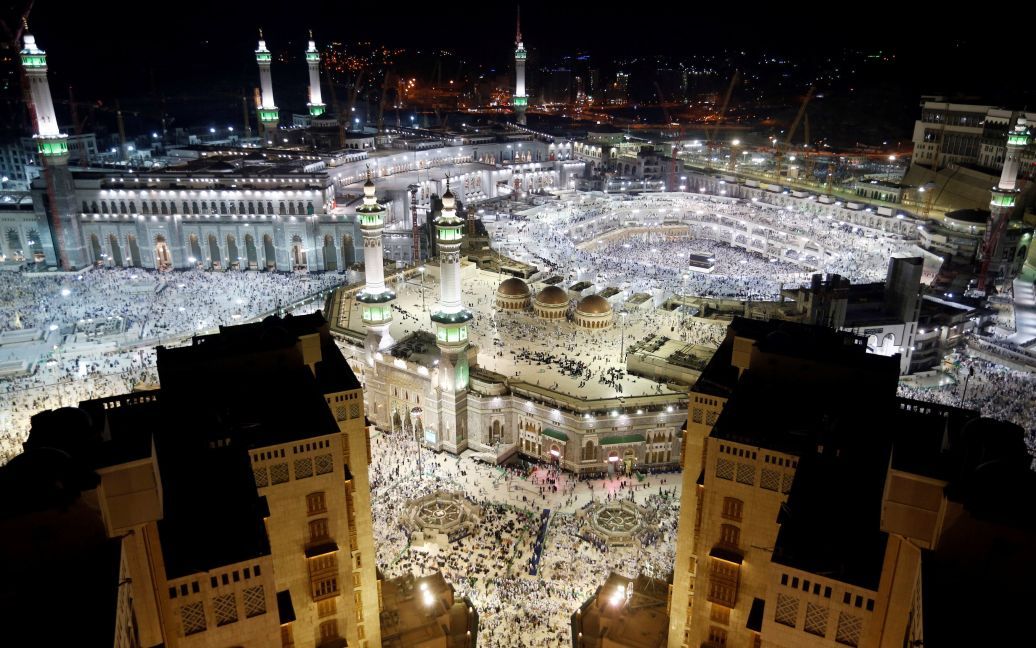 Общий вид Каабы в Великой мечети в Мекке, Саудовская Аравия, во время ежегодного паломничества мусульман. / © Reuters