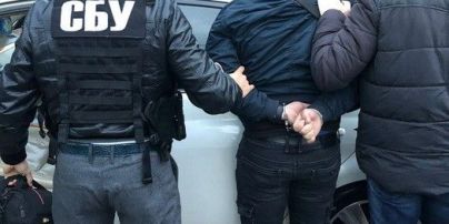 На Київщині затримали двох поліцейських, які вимагали у підприємця 20 тис. грн