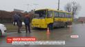 В Мариуполе маршрутка влетела в остановку с людьми