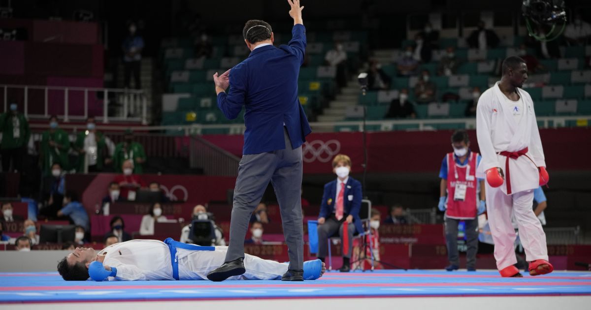 Найдивовижніша перемога в Токіо: іранський каратист став олімпійським чемпіоном, знепритомнівши після нокауту