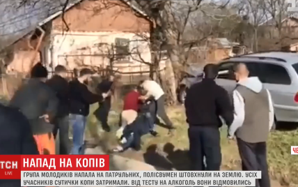 За нападение нетрезвых парней на копов в Черновцах им грозит 5 лет тюрьмы