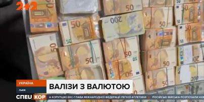 У двух иностранок в аэропорту Львова обнаружили валюту и украшения на 15 миллионов гривен
