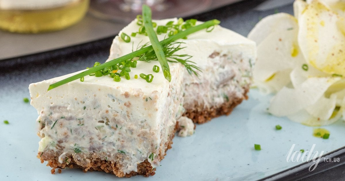 Солоний вершковий торт із оселедцем