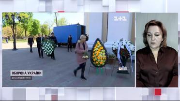 В Одесі сьогодні прощались із загиблими внаслідок ракетного удару по багатоповерховому житловому будинку (жестовою мовою)