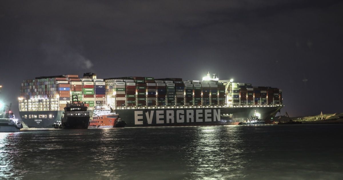 Найдорожчий затор у світі: через колапс у Суецькому каналі може виникнути дефіцит туалетного паперу