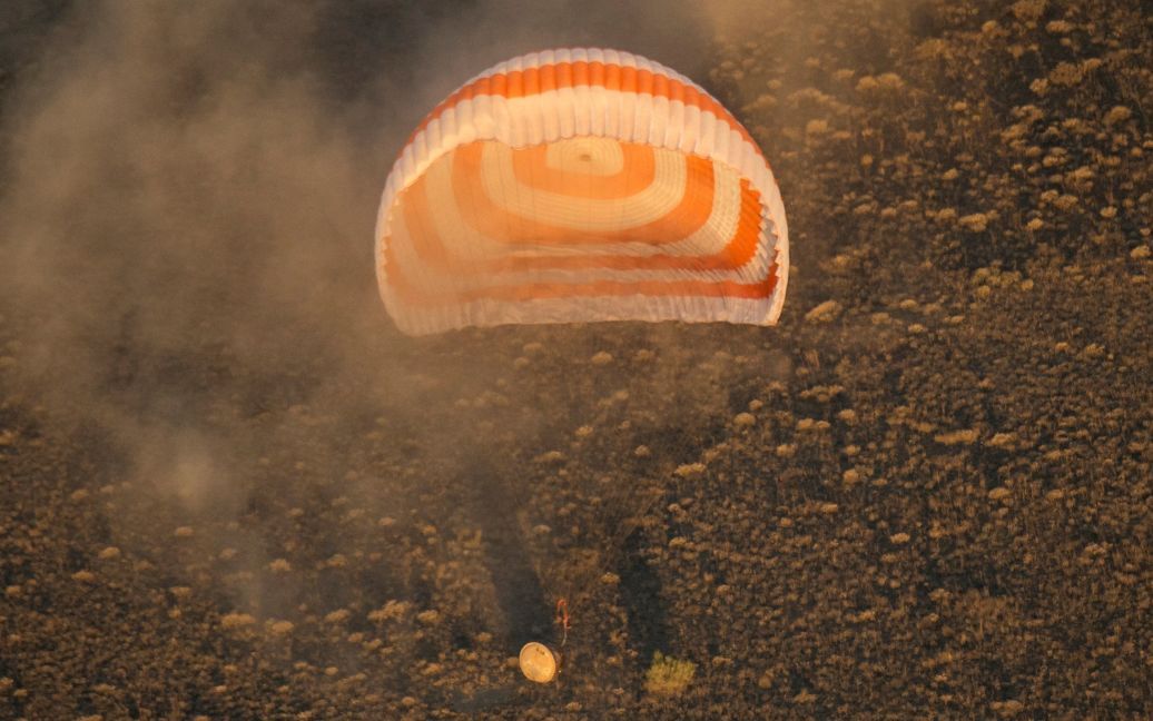 Космонавти приземлилися у казаському степу / © Reuters