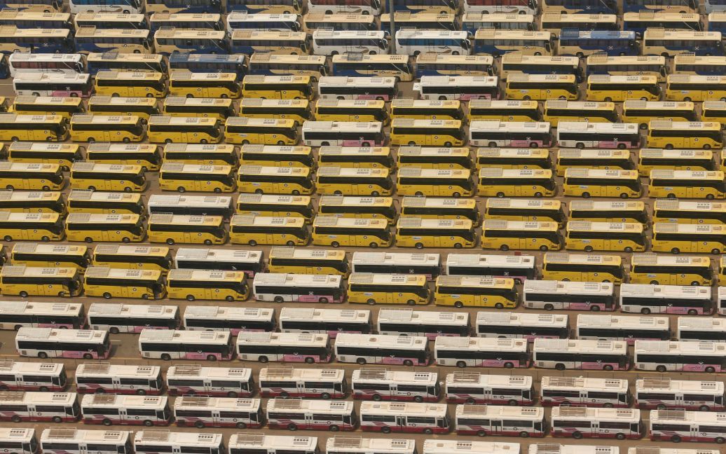 Автобуси, які будуть використовуватися для перевезення паломників під час хаджу в Мецці. Цього року хадж триватиме з 10 по 14 вересня. / © Reuters