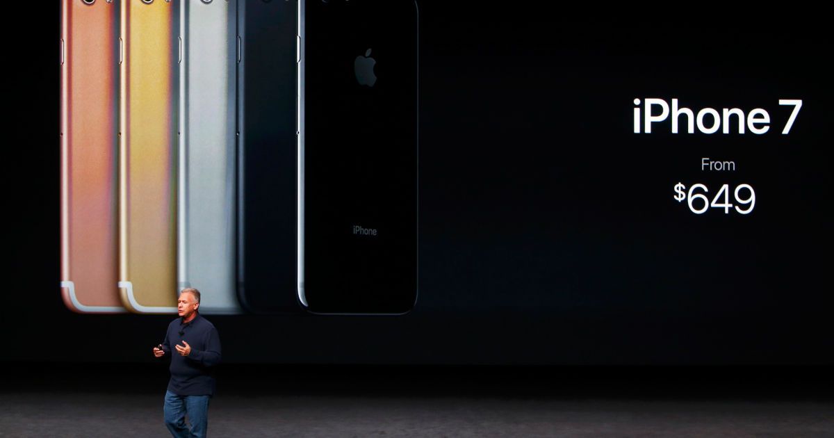 Новые разочарования: в Сети появился видеотест iPhone 7 на прочность, воду и огонь