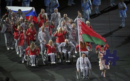 Скандал на открытии Паралимпийских игр: сборная Беларуси вышла на стадион с флагом России
