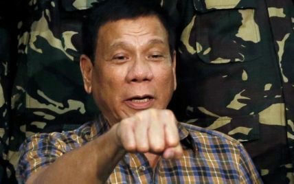 Скандального президента Філіппін публічно звинуватили у замовленні сотень вбивств