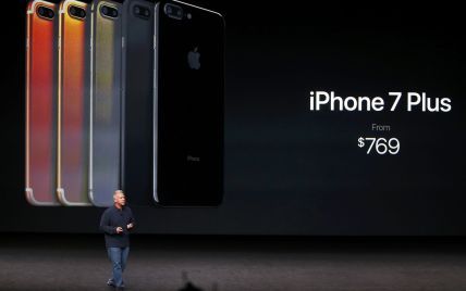 Apple - бум. Первая партия iPhone 7 Plus мгновенно разлетелась с полок магазинов во всем мире