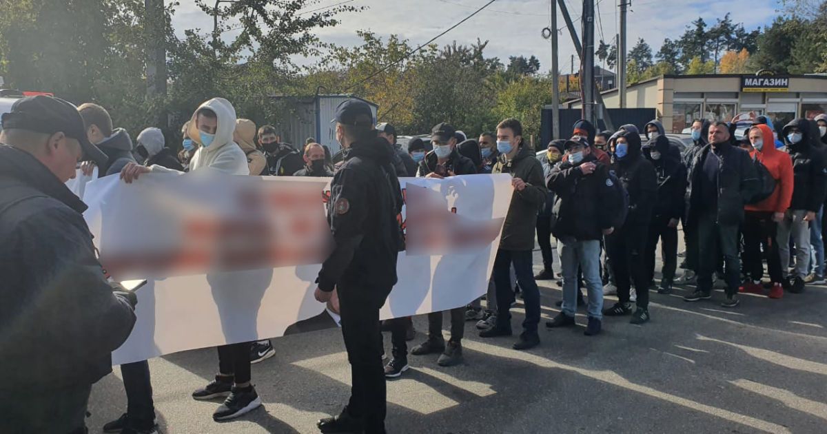 Сутички біля будинку Порошенка: поліція розповіла, як вгамовувала мітингувальників