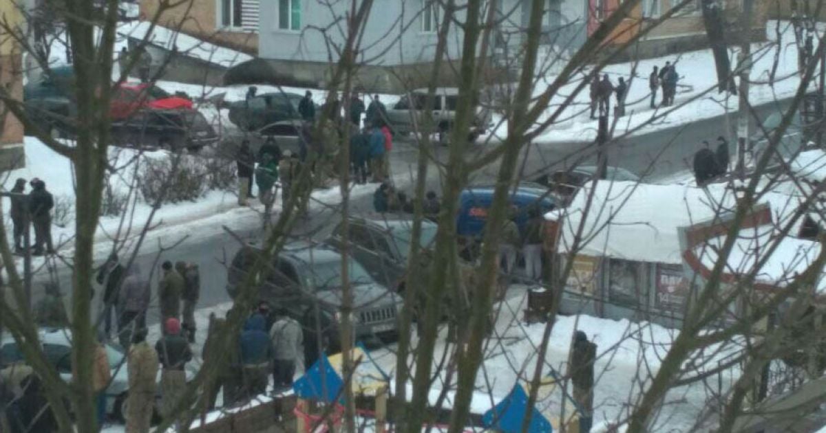 На Рівненщині дві сотні копачів напали на поліцейських з палицями, постраждали п’ятеро правоохоронців