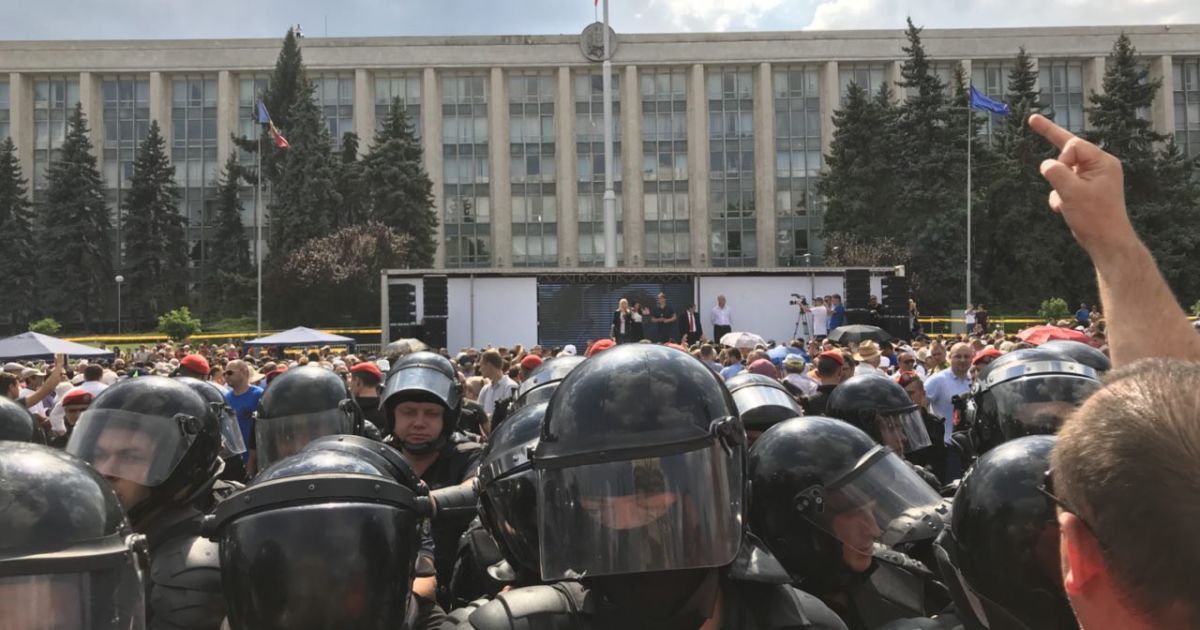 Центр Кишинева заполонили протестующие, правоохранители ожидают провокаций