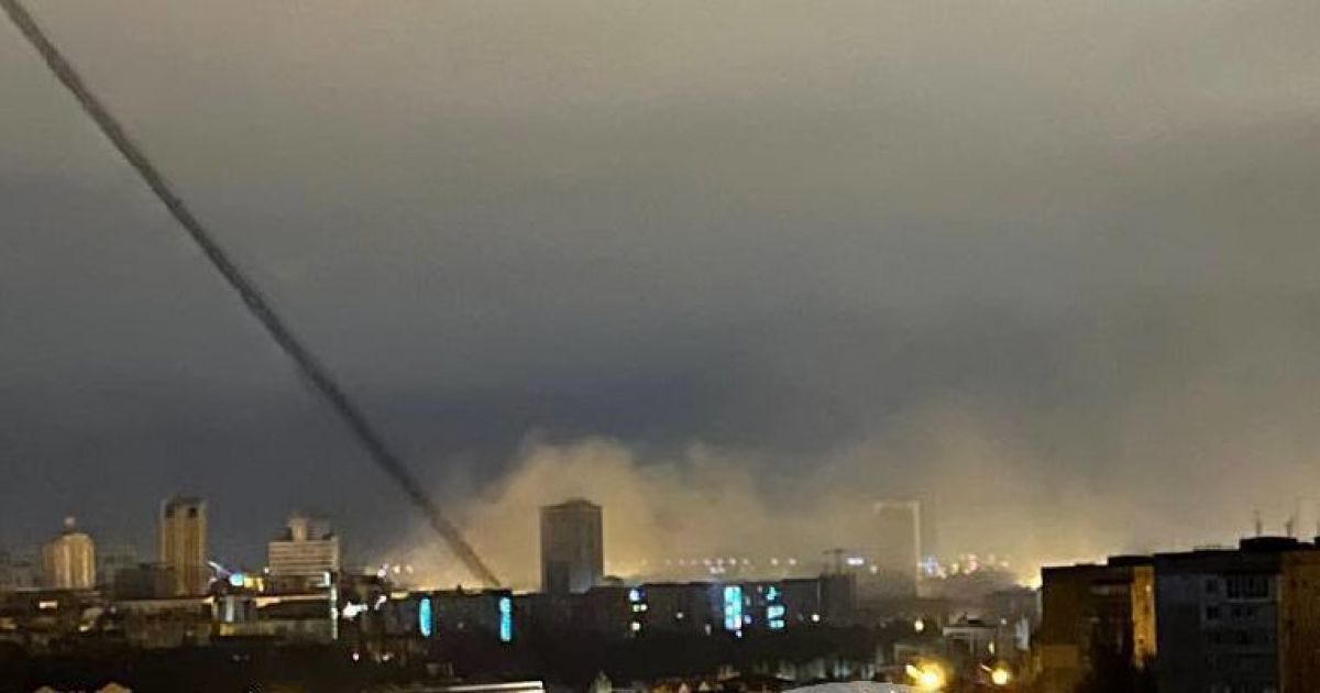 В окупованому Донецьку прозвучали вибухи у центрі міста: спалахнула масштабна пожежа