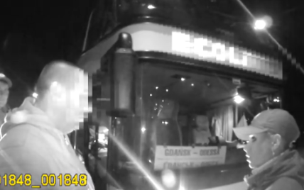 Полицейские задержали водителей автобуса "Одесса-Гданьск", которые пьяными везли 70 пассажиров