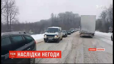 На дорогах Буковини через снігопади утворилися затори