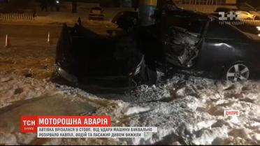 У Дніпрі під час ДТП автомобіль розірвало навпіл