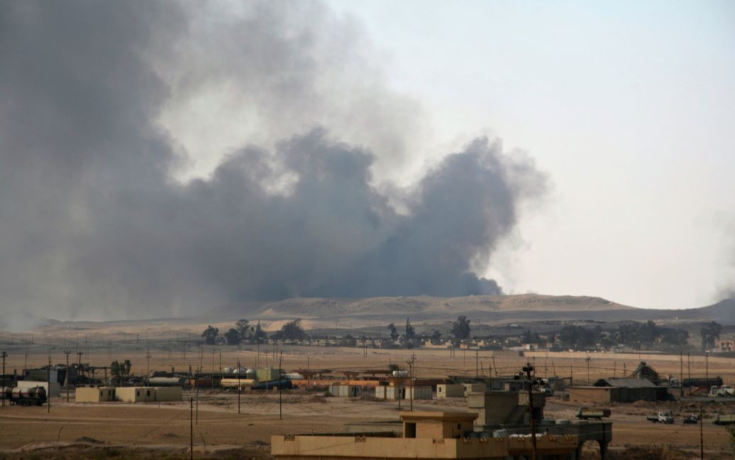 Взрывы во время столкновений армии Ирака и сил ИГ перед окончательным освобождением Кайяры / © Reuters