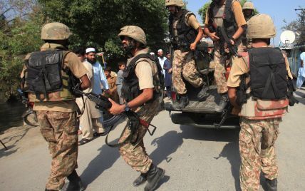 В Пакистане смертник атаковал здание суда, по меньшей мере 11 человек погибли