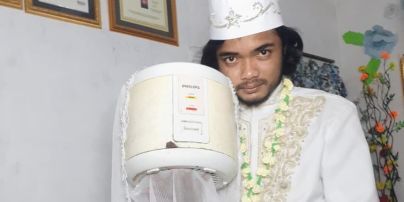"Любляча і слухняна": чоловік в Індонезії "одружився" з рисоваркою, але через кілька днів "розлучився" (фото)