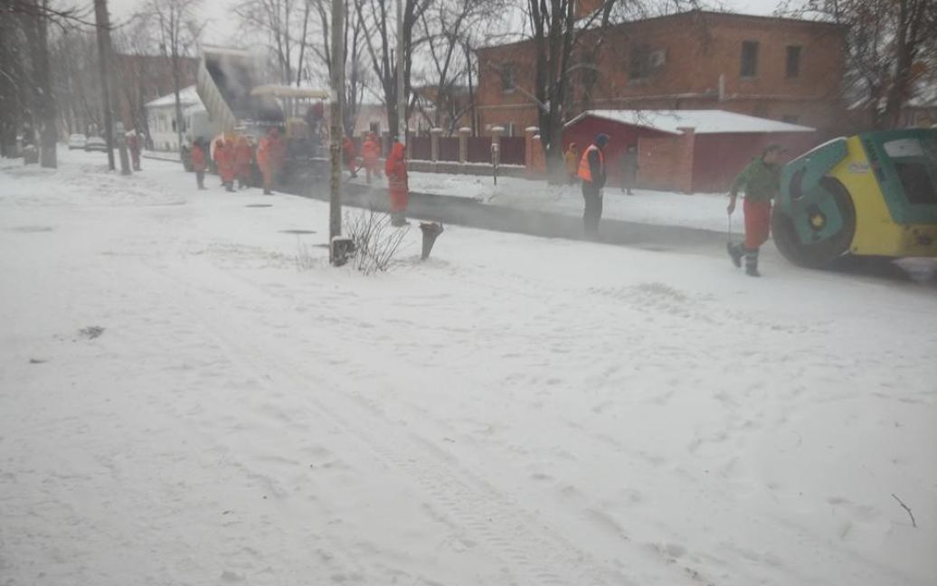 В Полтаве заасфальтировали покрытые снегом дороги / © Владислав Дручевский / Facebook