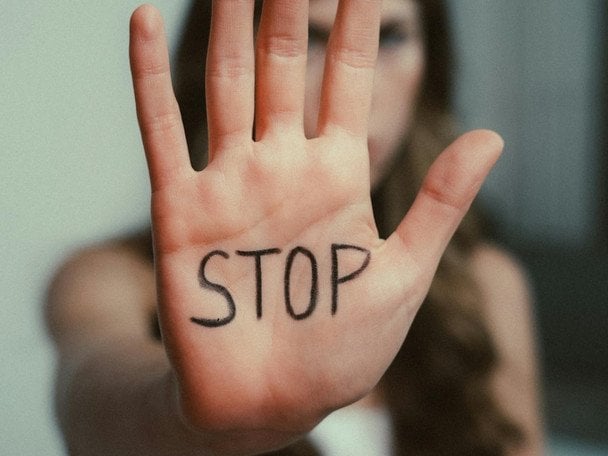 6 лютого Міжнародний день нетерпимого ставлення до операцій, які калічать жіночі статеві органи / © pexels.com