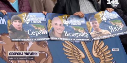 Азовцев, пограничников и морпехов из Змеиного – родные пленных призвали вернуть из неволи всех